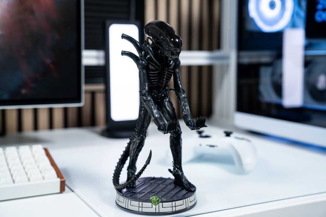 Figurine Alien Support Manette Portable 20cm
