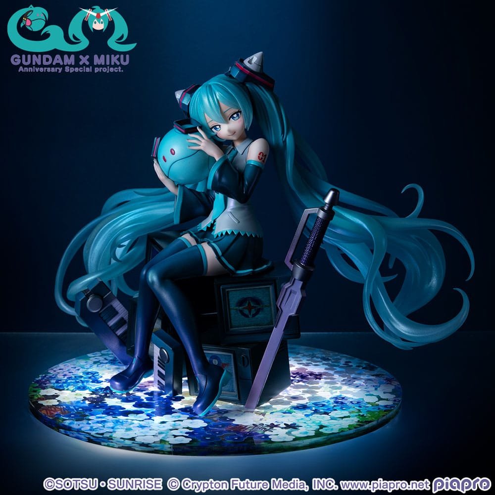 Figurine Hatsune Miku GUNDAM X 45ème Anniversaire Statuette Lucrea 17cm