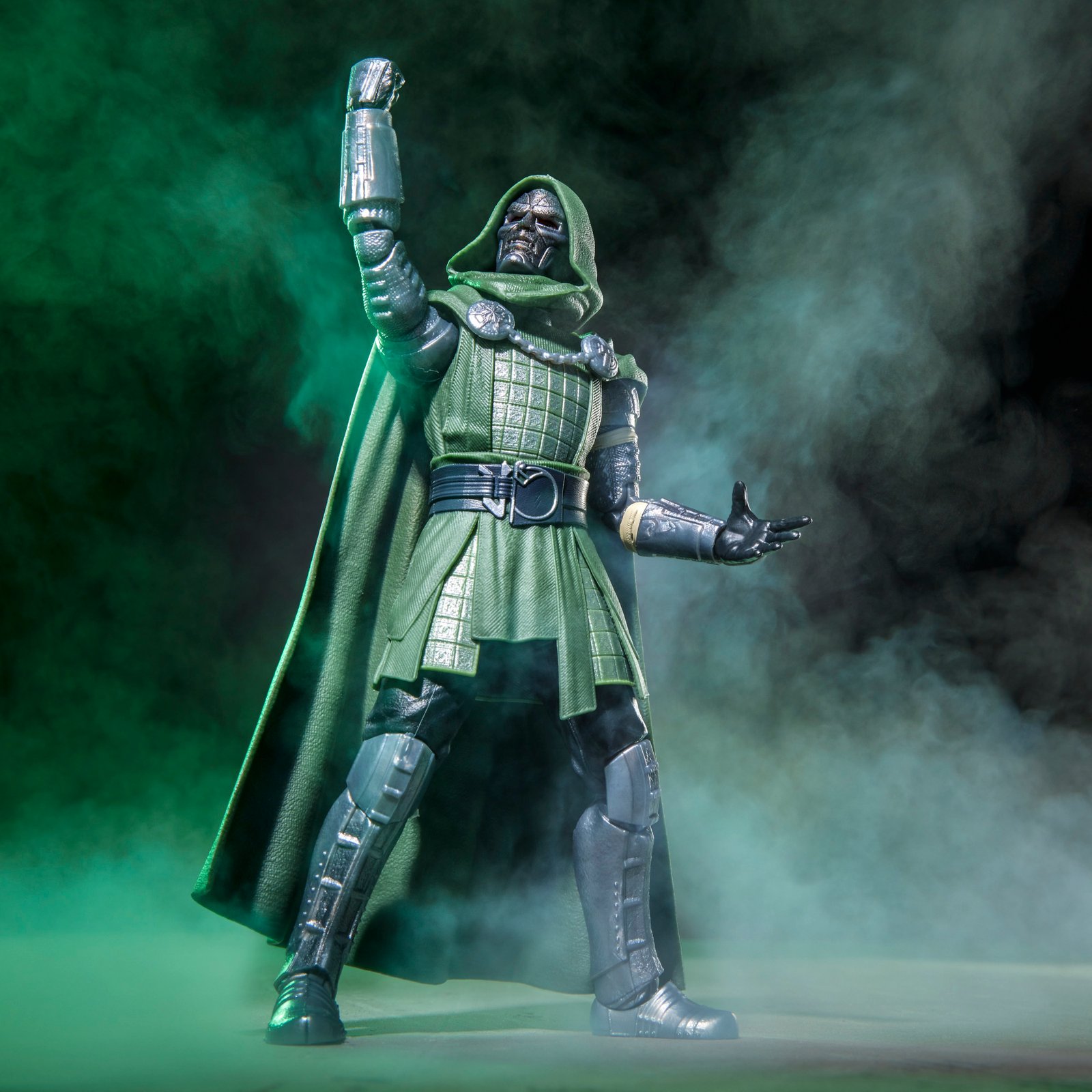 Figurine Marvel AVENGERS DOOMSDAY Doctor Doom Legend Series 15cm